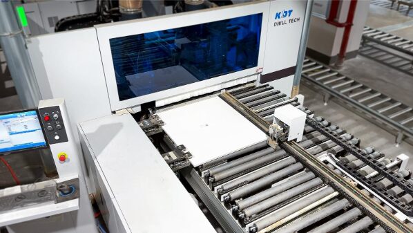 inside-the-smart-cabinet-factory:-when-ai-meets-traditional-manufacturing