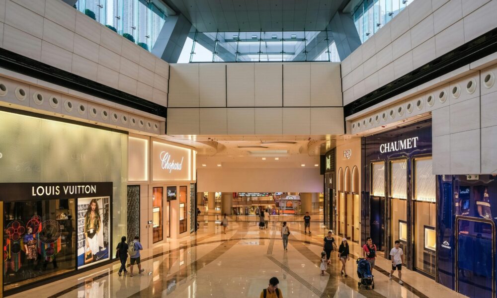 luxury-marketing-for-the-one-percent:-branding-as-strategy-in-a-world-of-distraction
